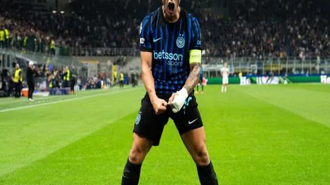 中国女篮新中锋张子宇身高2.28米引人瞩目